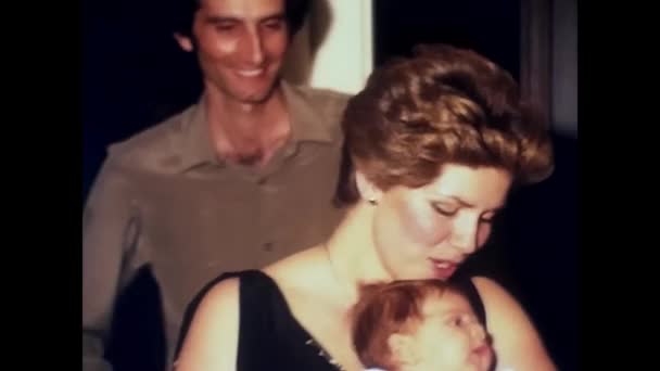 Трентино Италия Ноябрь 1980 Счастливые Семейные Моменты Дома — стоковое видео