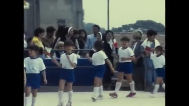 Tignes Franciaország 1980 December Motoros Tevékenységet Folytató Gyerekek Években — Stock videók