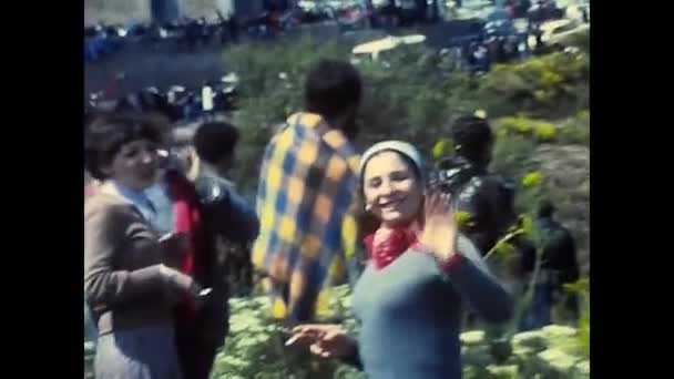 Palermo Italy May 1970 People Watching Uphill Car Race 70S — Stock Video