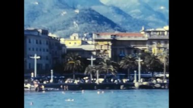 Paris Fransa Nisan 1970: Sahil manzaralı Fransız Körfezi, 70 'lerde tekneleri olan evler ve deniz