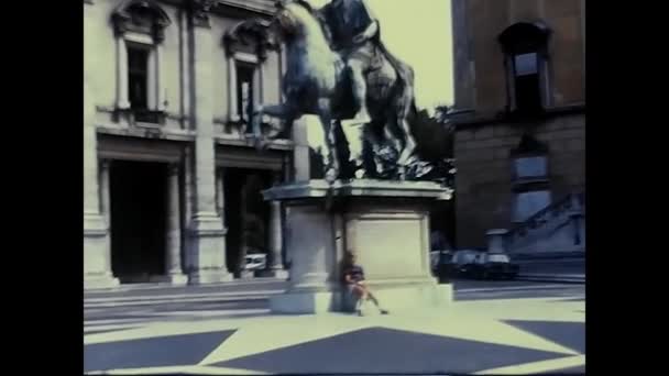 Rom Italien April 1970 Denkmal Rom Mit Kind Darunter Den — Stockvideo