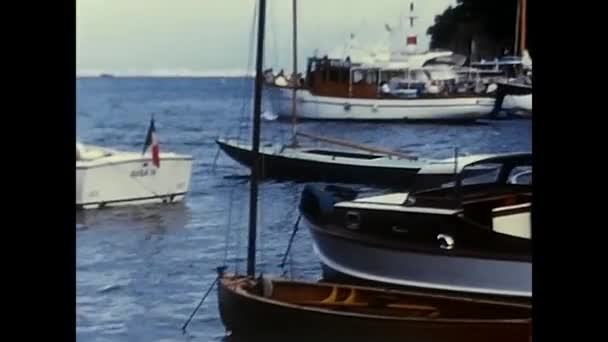 Pariisi Ranska Huhtikuu 1970 Veneet Lahdella Ranskassa Luvulla — kuvapankkivideo