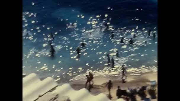 Naples Itálie Květen 1970 Pohled Shora Útes Pláž Lidmi Letech — Stock video
