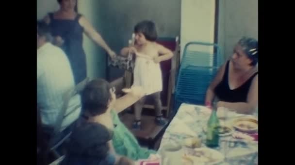 Palermo Włochy Maj 1970 Sycylijska Rodzina Lunch Świeżym Powietrzu Pod — Wideo stockowe