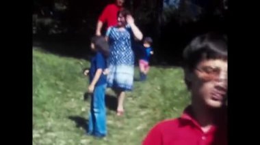 Palermo, İtalya Haziran 1970: 70 'lerde kırsalda tatil yapan insanların faaliyetleri