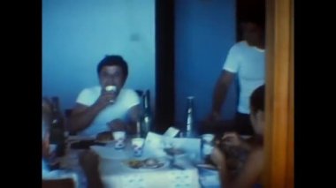 Palermo, İtalya Haziran 1970: 70 'lerdeki tipik Sicilya aile yemeği