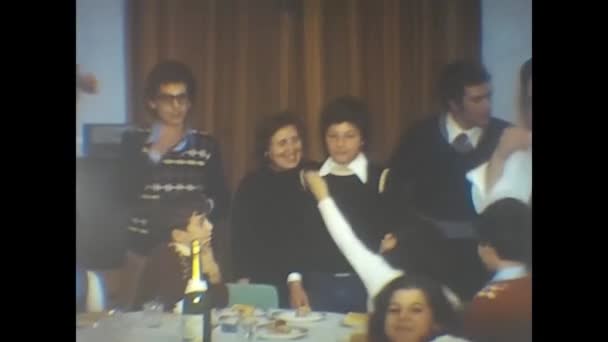Palermo Itália Junho 1970 Momento Aniversário Abertura Vinho Espumante Década — Vídeo de Stock