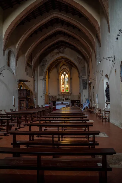 Interior Uma Igreja Com Pouca Luz Origem Cristã — Fotografia de Stock