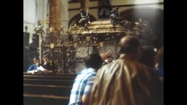 Innsbruck, Avusturya 1970: 70 'lerde turistlerle birlikte Innsbruck' taki tarihi bina