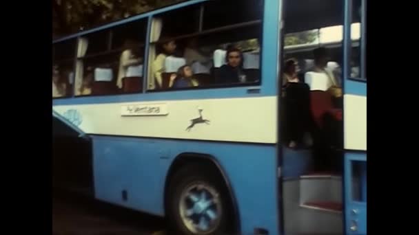 Milan Włochy Kwiecień 1970 Trener Ludźmi Jadącymi Podróż Latach Tych — Wideo stockowe