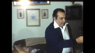 Madrid, İspanya Haziran 1970: 70 'lerdeki Noel sırasındaki aile anları