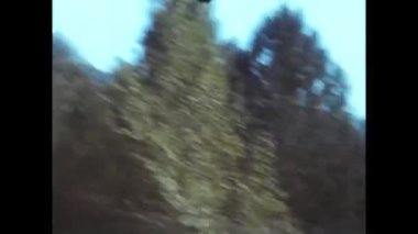 Madrid, İspanya Haziran 1970: 70 'lerde insanlar İspanya' da bir gölde yüzüyorlar.