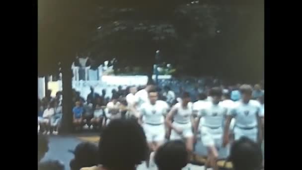 Paris Francja Kwiecień 1960 Grupa Uczniów Obozie Szkolnym Uprawiających Lekkoatletykę — Wideo stockowe