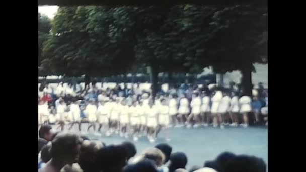 Párizs Franciaország 1960 Április Diákcsoport Egy Franciaországi Atlétikai Táborban Években — Stock videók