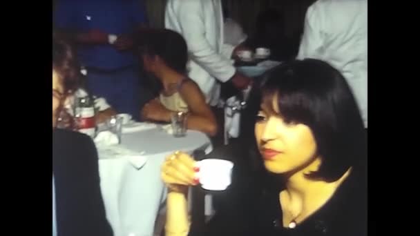 Палермо Може Бути 1980 Рік Люди Їдять Спілкуються Щоб Відсвяткувати — стокове відео