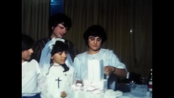 Палермо Може Бути 1980 Рік Люди Їдять Спілкуються Щоб Відсвяткувати — стокове відео