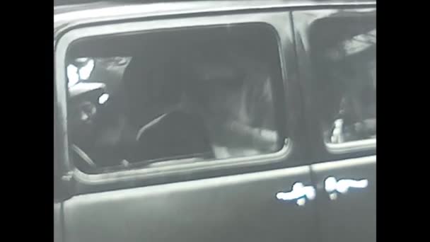 Παλέρμο Ιταλία Δεκέμβριος 1940 Μια Νύφη Φτάνει Ένα Μαύρο Αυτοκίνητο — Αρχείο Βίντεο