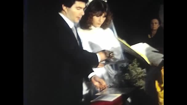 Messina Italy December 1980 Couple Exchanges Wedding Rings Marriage Ceremony — Vídeo de stock