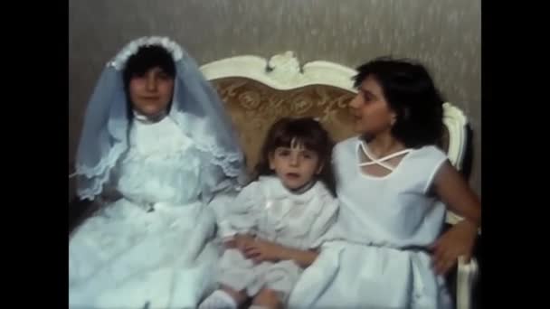 Palermo Italy May 1980 Anak Anak Duduk Sofa Rumah Pada — Stok Video