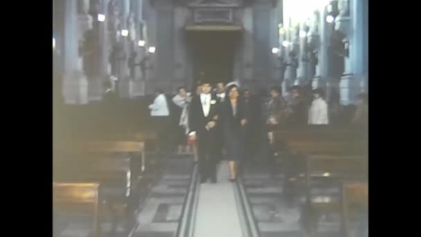 Palermo Italy December 1980 Bride Groom Parents Altar Celebrate Wedding — Stockvideo