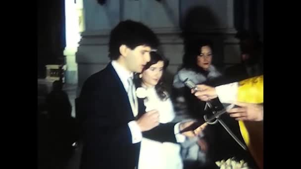 Палермо Італія Грудень 1980 Весільна Пара Обмінюється Обітницями Весільними Оркестрами — стокове відео