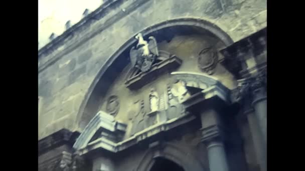 Palermo Włochy Grudzień 1980 Panna Młoda Pan Młody Opuszczają Kościół — Wideo stockowe