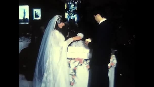 Palermo Talya Kasım 1980 Gelin Damat Lerde Restoranda Müşterilere Düğün — Stok video