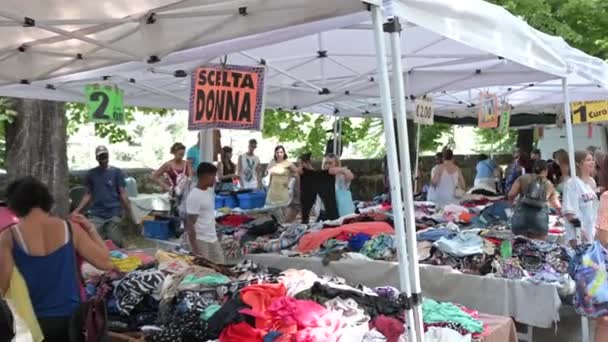 Terni Italy July 2023 Video Footage People Market Shopping Street — Stockvideo