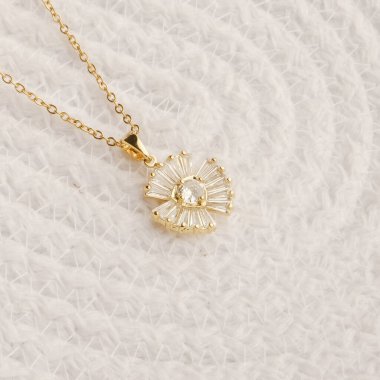 luxury gold and diamond jewelery