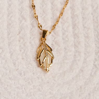 luxury gold and diamond jewelery