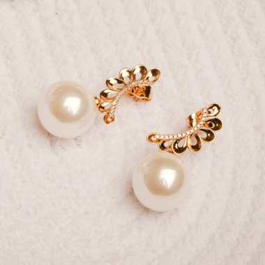 luxury gold and diamond jewelery