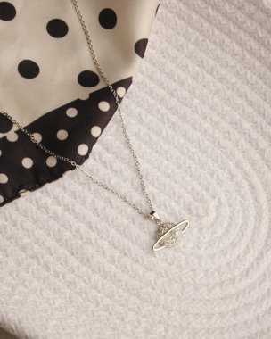 luxury gold and diamond jewelery