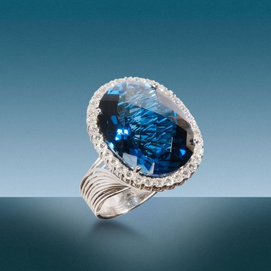 luxury gold and diamond jewelery