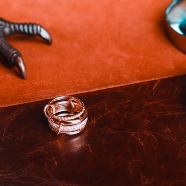 luxury gold and diamond jewelery