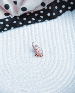 luxury gold and diamond jewelery