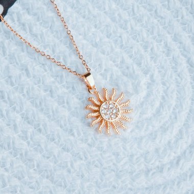 luxury gold and diamond jewelery