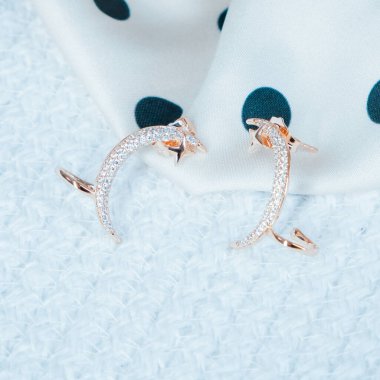 luxury gold and diamond jewelery