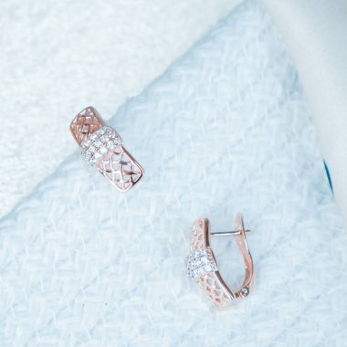 luxury gold and diamond jewelery