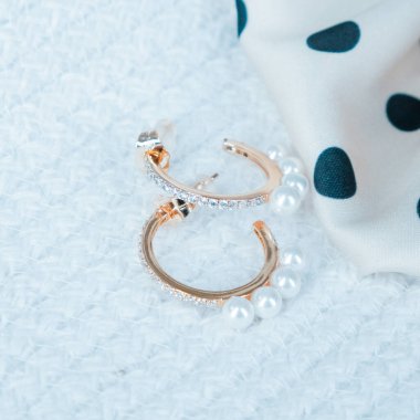 luxury gold and diamond jewelery