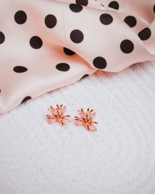 luxury gold and diamond jewelery