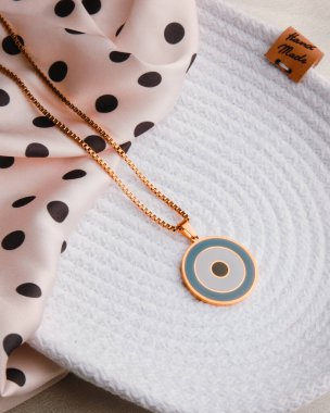 luxury gold and diamond jewelery