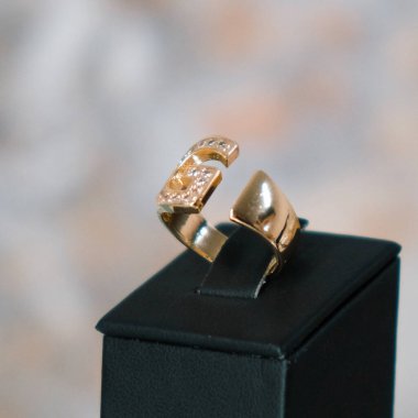 luxury gold and diamond jewelery