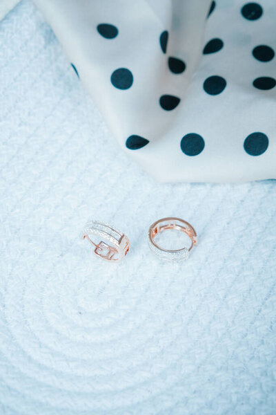 ювелирные изделия из золота и бриллиантов