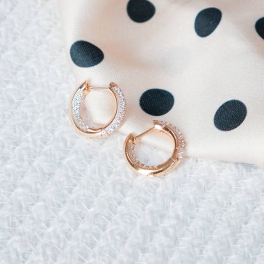 luxury gold and diamond jewelery