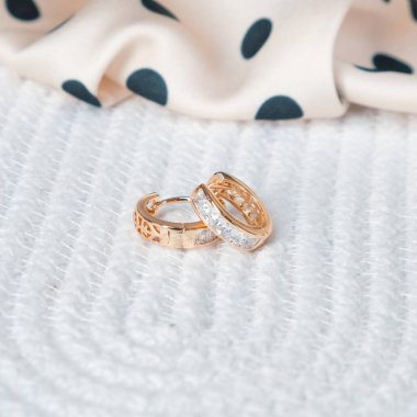 luxury gold and diamond jewelery