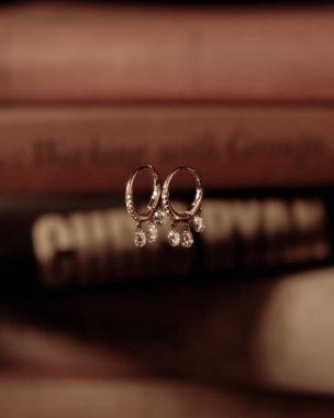 luxury gold and diamond jewelery