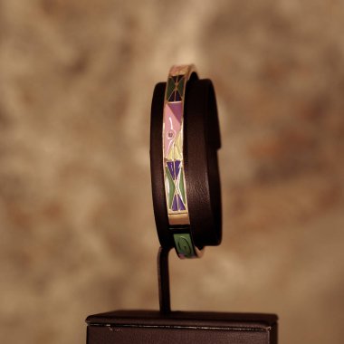 luxury gold and diamond jewelery