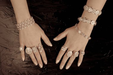 luxury gold and diamond jewelery