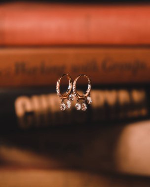 luxury gold and diamond jewelery