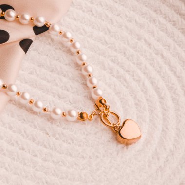 luxury gold and diamond jewelery